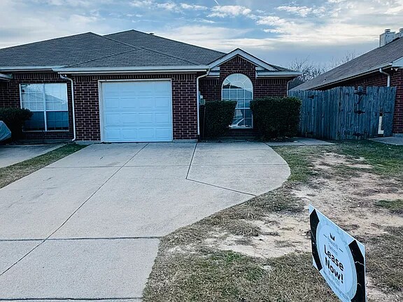 5728 Swords Dr in Fort Worth, TX - Building Photo - Building Photo