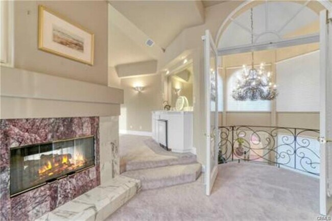 22537 N Summit Ridge Cir in Los Angeles, CA - Building Photo - Building Photo