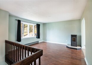 7 Black Birch Rd in Plainville, CT - Building Photo - Building Photo