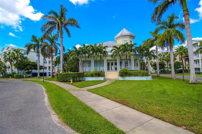 7710 34th Ave W in Bradenton, FL - Foto de edificio - Building Photo