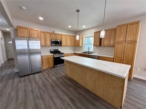 125 Thomas St in Utica, NY - Building Photo - Building Photo