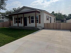 409 5th St in Blanket, TX - Building Photo