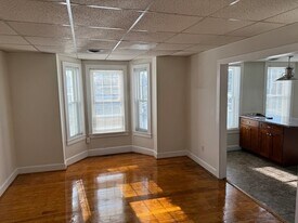 21 Essex St, Unit 1 in Saugus, MA - Building Photo