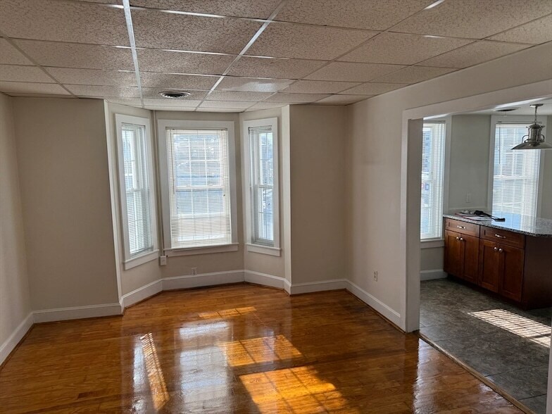 21 Essex St, Unit 1 in Saugus, MA - Foto de edificio