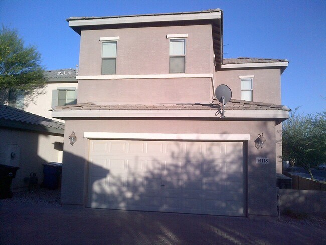 14118 W Country Gables Dr in Surprise, AZ - Building Photo - Building Photo