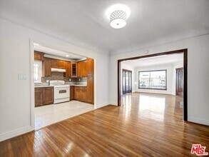 243 N Berendo St in Los Angeles, CA - Building Photo - Building Photo