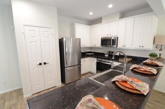 2201 Naomi St in Houston, TX - Building Photo - Building Photo