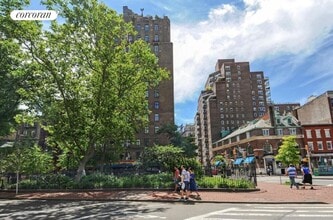 163 W 10th St in New York, NY - Foto de edificio - Building Photo