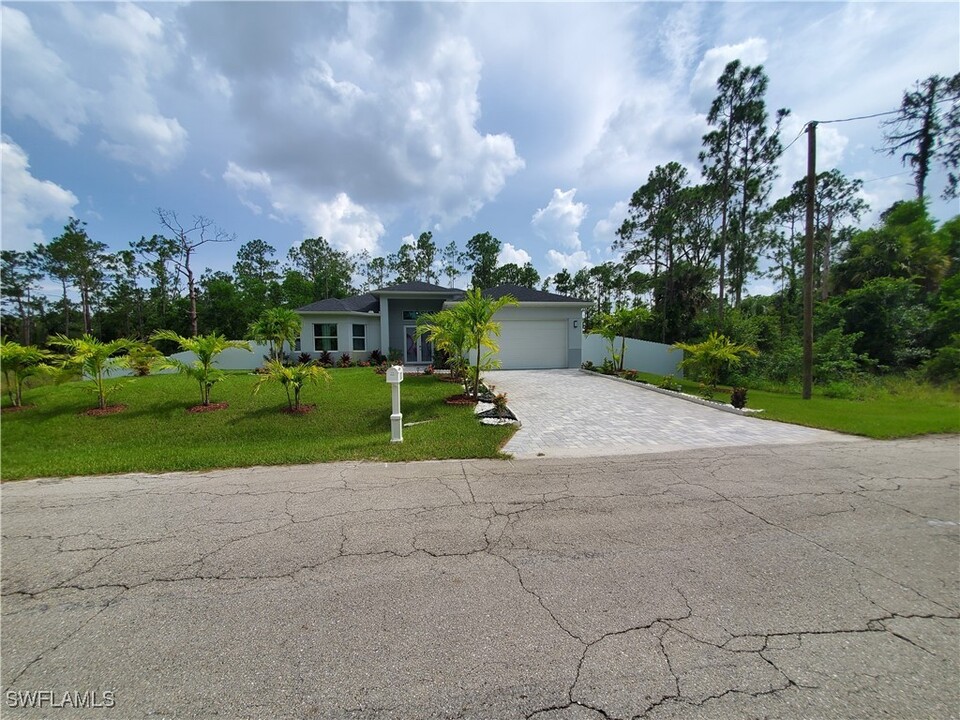 603 W 9th St in Lehigh Acres, FL - Building Photo