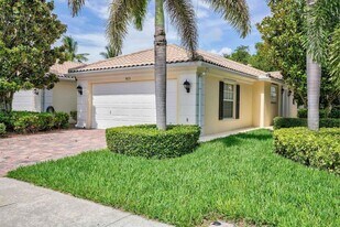 923 Magdalena Rd in Palm Beach Gardens, FL - Building Photo
