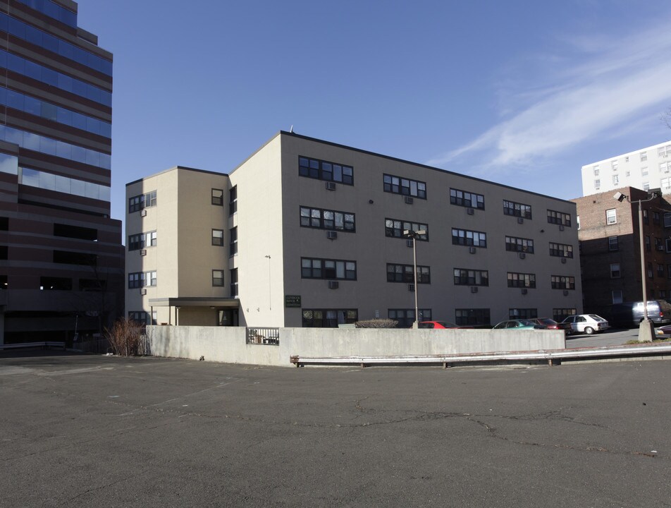 Glenbrook Manor in Stamford, CT - Building Photo