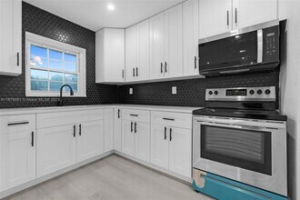2101 NW 189th Ter in Miami Gardens, FL - Foto de edificio - Building Photo