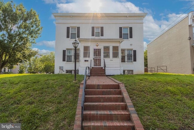 property at 1700 3rd St NE