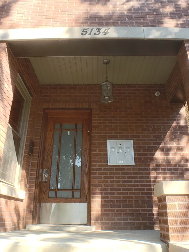 5134 W Henderson St in Chicago, IL - Building Photo - Building Photo