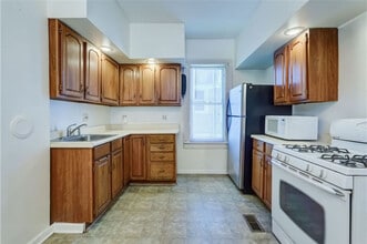 212 S Goodman St in Rochester, NY - Building Photo - Building Photo