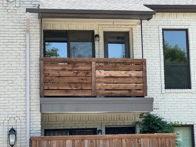 1503 N Garrett Ave in Dallas, TX - Building Photo