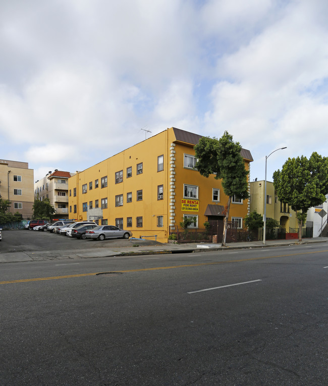 2820 W 8th St in Los Angeles, CA - Building Photo - Building Photo