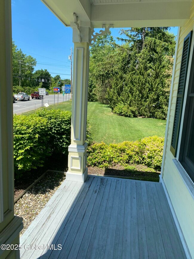 403 Lake Ave-Unit -2 in Saratoga Springs, NY - Building Photo - Building Photo