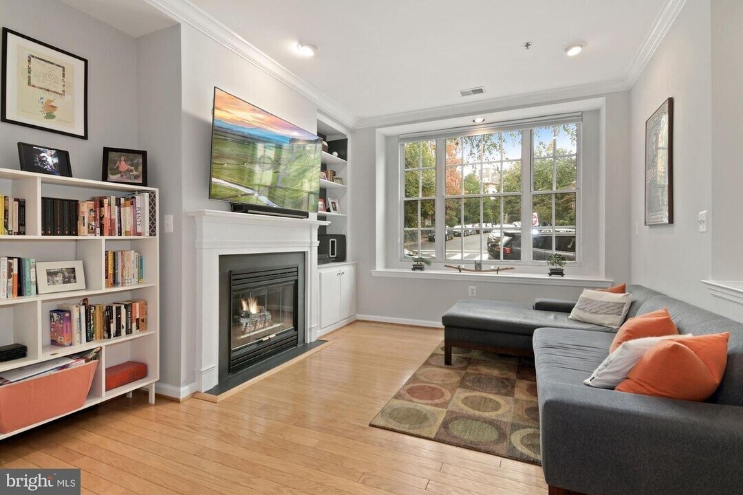 2414 19th St NW, Unit Apt. #34 in Washington, DC - Building Photo