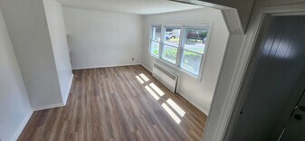 24915 147th Ave, Unit #1 in Rosedale, NY - Building Photo