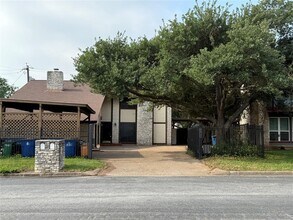 6917 Scenic Brook Dr in Austin, TX - Building Photo - Building Photo