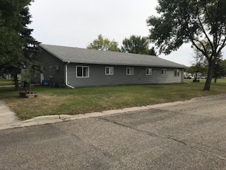 916 Prospect Ave in Grafton, ND - Foto de edificio