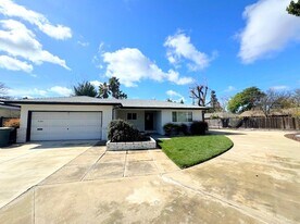 530 Joan Ct in Merced, CA - Building Photo