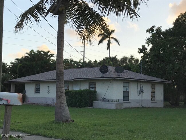 1958 Knight St in Ft. Myers, FL - Building Photo - Building Photo