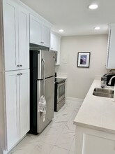 2521 W Sunflower Ave in Santa Ana, CA - Building Photo - Building Photo