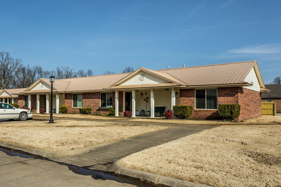 East Oak Place Apartments in Jonesboro, AR - Building Photo