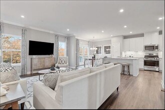 300 Plaza Dr in Pleasant Hills, PA - Building Photo - Building Photo