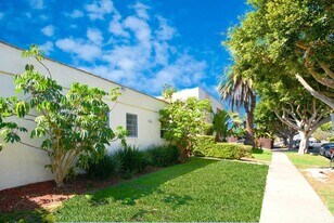 1836 10th St, Unit Unit D in Santa Monica, CA - Building Photo