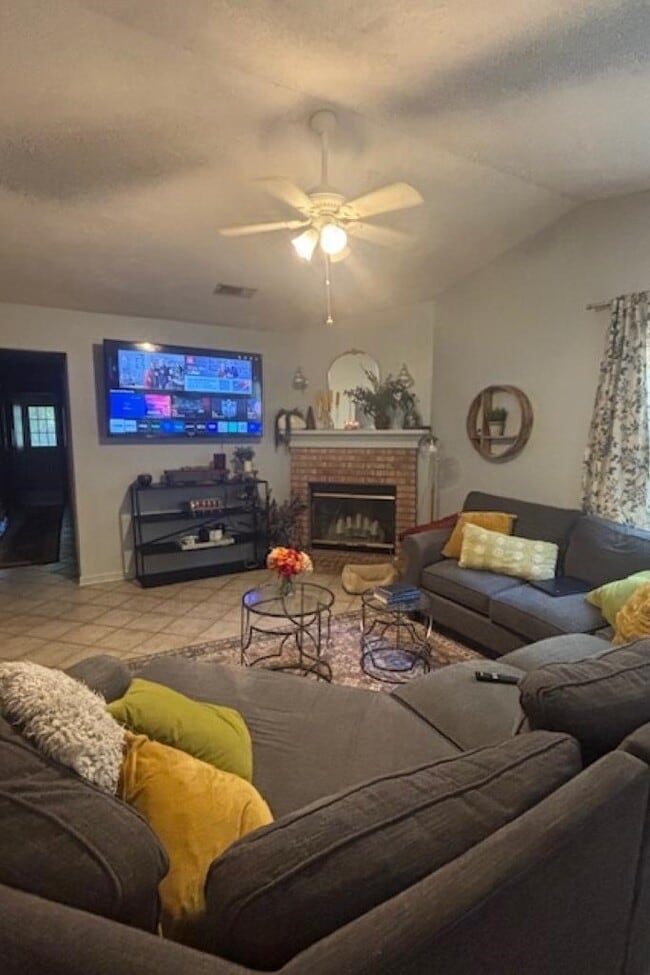 1989 Gina Dr in Tallahassee, FL - Building Photo - Building Photo