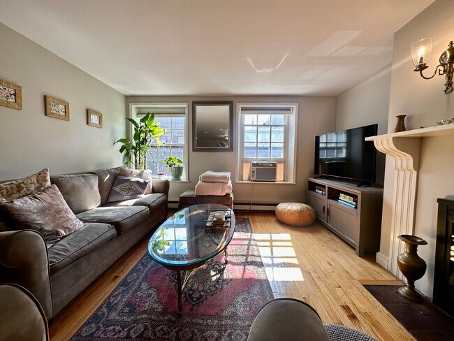 37 Charles St, Unit 1 in Boston, MA - Building Photo - Building Photo