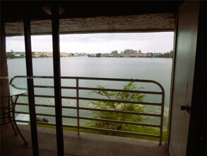 2750 W 60th St in Hialeah, FL - Building Photo - Building Photo