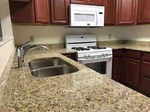 1001 Altamonte Dr in Athens, OH - Foto de edificio - Building Photo