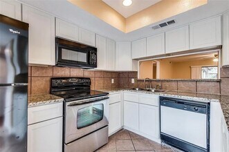 4573 N O'Connor Rd in Irving, TX - Foto de edificio - Building Photo
