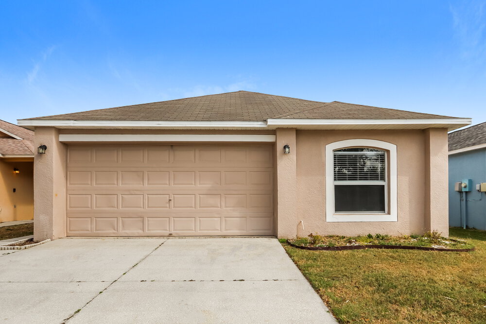 30539 Birdhouse Dr in Wesley Chapel, FL - Foto de edificio