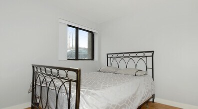 501 Mt Pleasant Rd in Toronto, ON - Building Photo - Building Photo