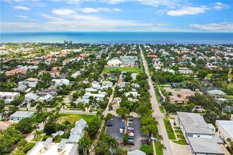 900 8th Ave S in Naples, FL - Foto de edificio - Building Photo