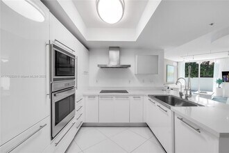 200 Sunny Isles Blvd, Unit 2-504 in Sunny Isles Beach, FL - Building Photo - Building Photo