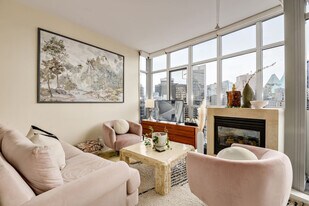 1050 Smithe St in Vancouver, BC - Building Photo