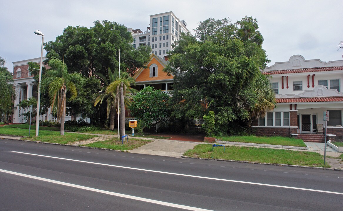 211 4th Ave N in St. Petersburg, FL - Building Photo