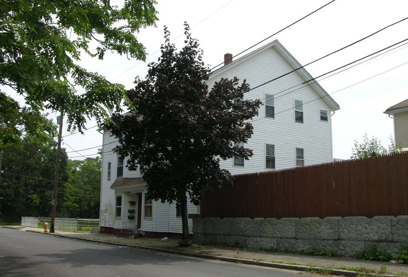 31 Beecher St in Pawtucket, RI - Building Photo