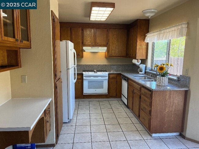2265 Jacqueline Dr in Pittsburg, CA - Foto de edificio - Building Photo