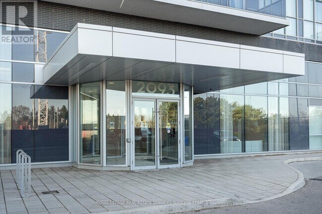 2093-2093 Fairview St in Burlington, ON - Building Photo - Building Photo