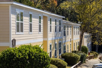 Meadow Ridge Apartments in Dothan, AL - Building Photo - Building Photo