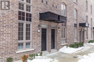 3 Elsie Ln in Toronto, ON - Building Photo