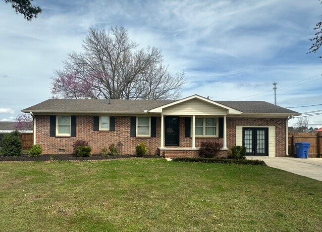 18516 Elles Dr in Athens, AL - Building Photo - Building Photo
