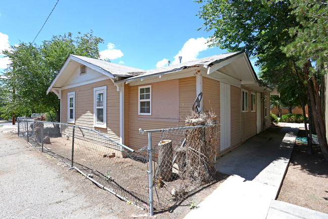 310 Vassar Dr SE in Albuquerque, NM - Building Photo - Building Photo